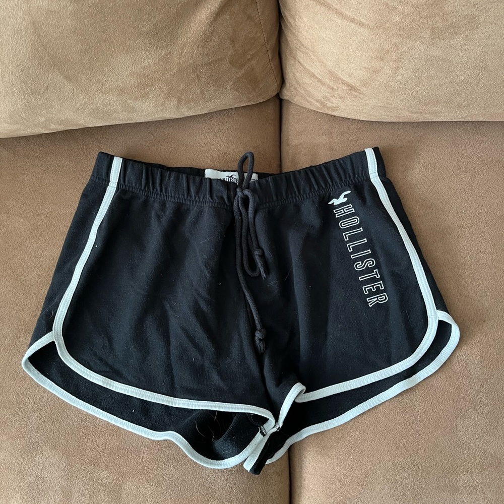 black hollister shorts